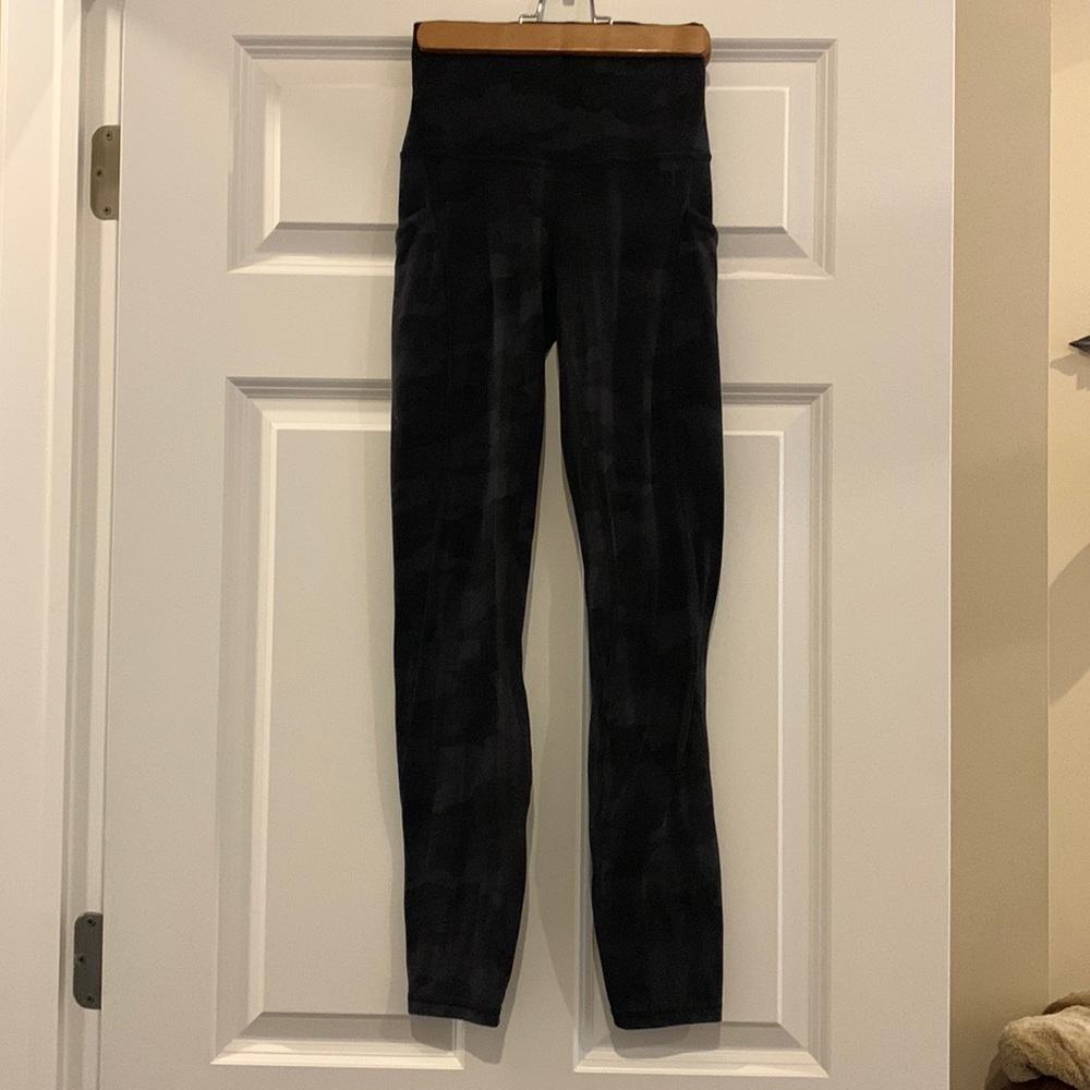Lululemon Align pocket legging. Black camo size 2
